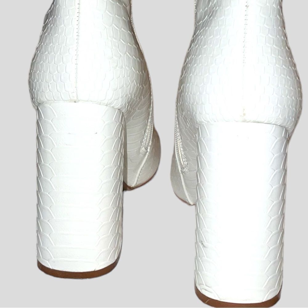 Pretty little thing cute white faux snake skin design! - Picture 6 of 7